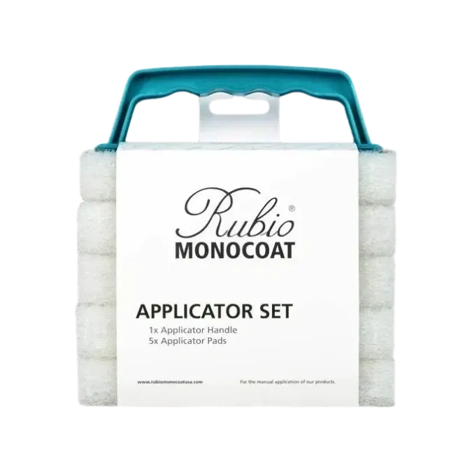 A box of applicator set for applying makeup to foundation.
